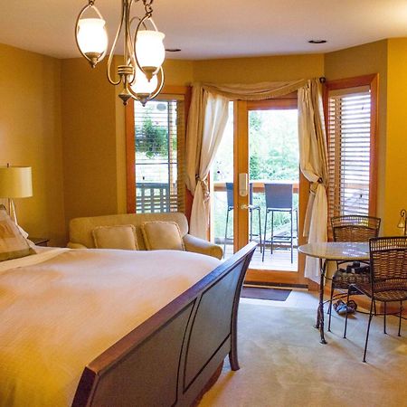 Tranquility Bay Waterfront Inn Сешелт Номер фото
