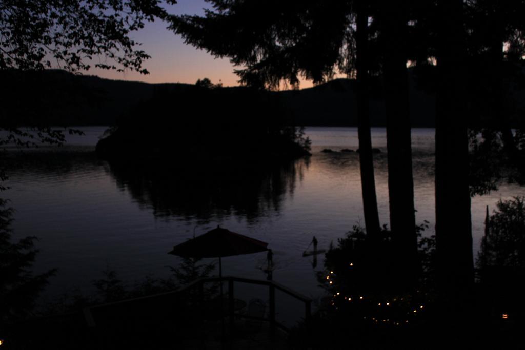 Tranquility Bay Waterfront Inn Сешелт Экстерьер фото