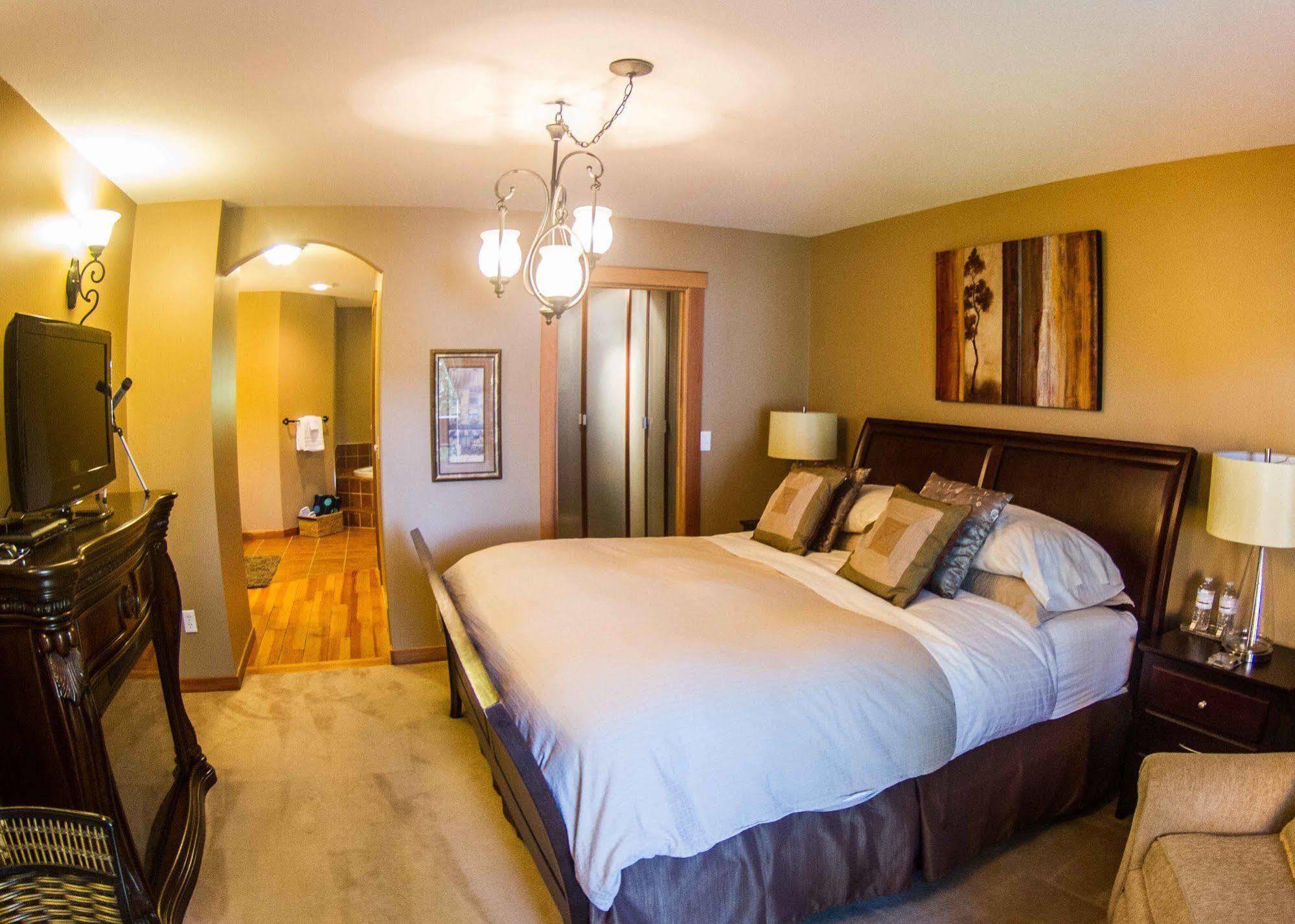 Tranquility Bay Waterfront Inn Сешелт Экстерьер фото